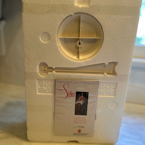 1962 Silken Flame Barbie (Brunette) - Picture 5 of 12